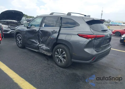 2023 Toyota Highlander Xle z USA, uszkodzony, nr VIN 5TDKDRAH7PS007556